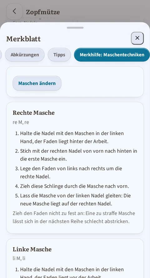 Das Merkblatt auf dem Reiter Merkhilfe: Maschentechniken, nach Abkürzungen und Tipps: oben die Schaltfläche Maschen ändern, dann die Karte Rechte Masche, re M, mit fünf Schritten und ihrem Tipp