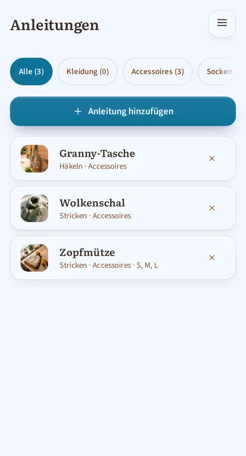 Die Anleitungsbibliothek von Rowtine: die Filter Alle, Kleidung und Accessoires, die Schaltfläche Anleitung hinzufügen, dann Granny-Tasche, Wolkenschal und Zopfmütze, letztere mit ihren Größen S, M, L.