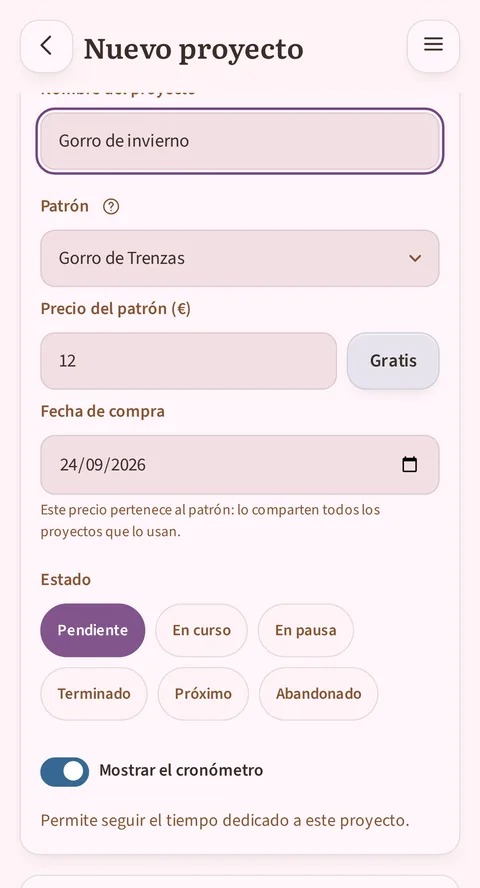 El formulario Nuevo proyecto sobre el Gorro de invierno: bajo el patrón Gorro de Trenzas, Precio del patrón (€) muestra 12 junto al botón Gratis, Fecha de compra marca 24/09/2026, Estado está en Pendiente y el interruptor Mostrar el cronómetro está activado.