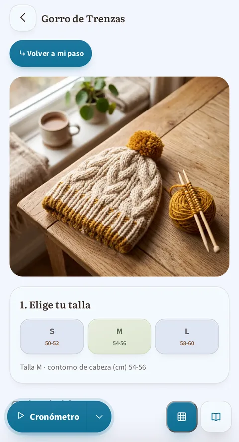 Gorro de Trenzas en el lector: «Volver a mi paso», luego la portada, un gorro de trenzas con pompón sobre una mesa de madera, y «1. Elige tu talla», con M 54-56 marcada, y el cronómetro abajo