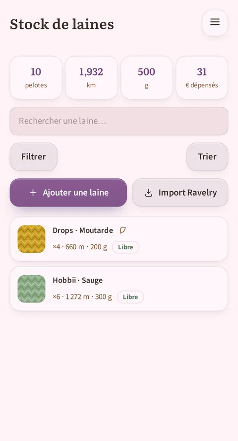 Le stock de laines de Rowtine : les totaux en pelotes, longueur, poids et valeur, puis une carte par laine avec son état, libre ou réservée.